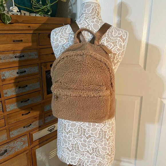 Tan Sherpa / Faux Fur / Fuzzy Backpack / Laptop Bag - NWT - Picture 4 of 9